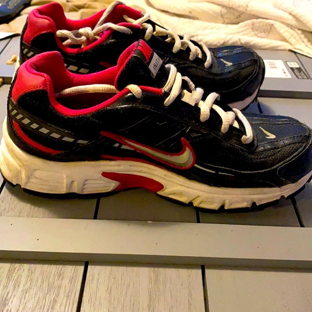 NIKE Initiator Runner black and pink running shoes size 6